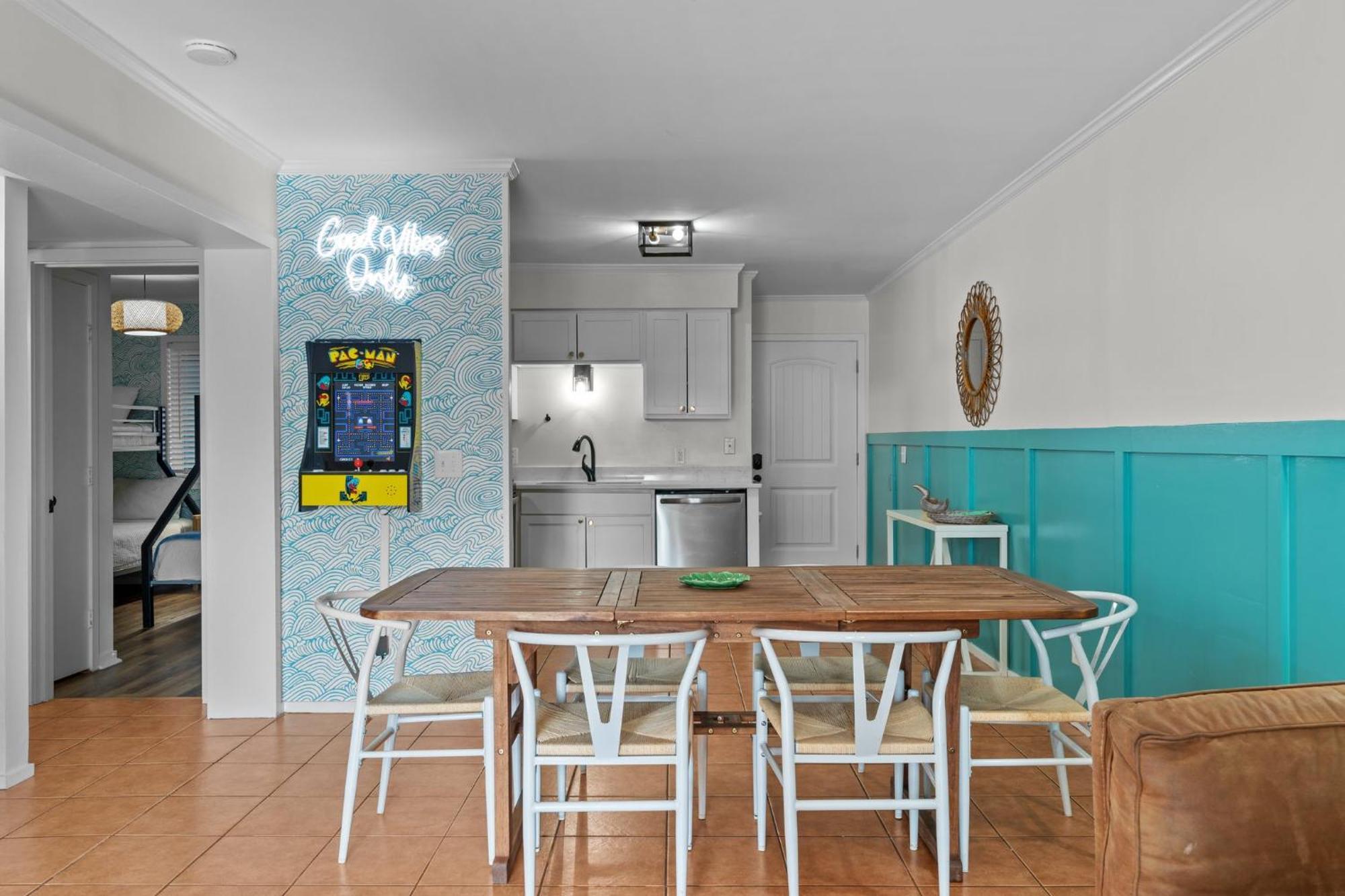 Hang Ten Hideaway, Pool, Condo, Parking - 6 Person Max Occupancy Carolina Beach Eksteriør billede