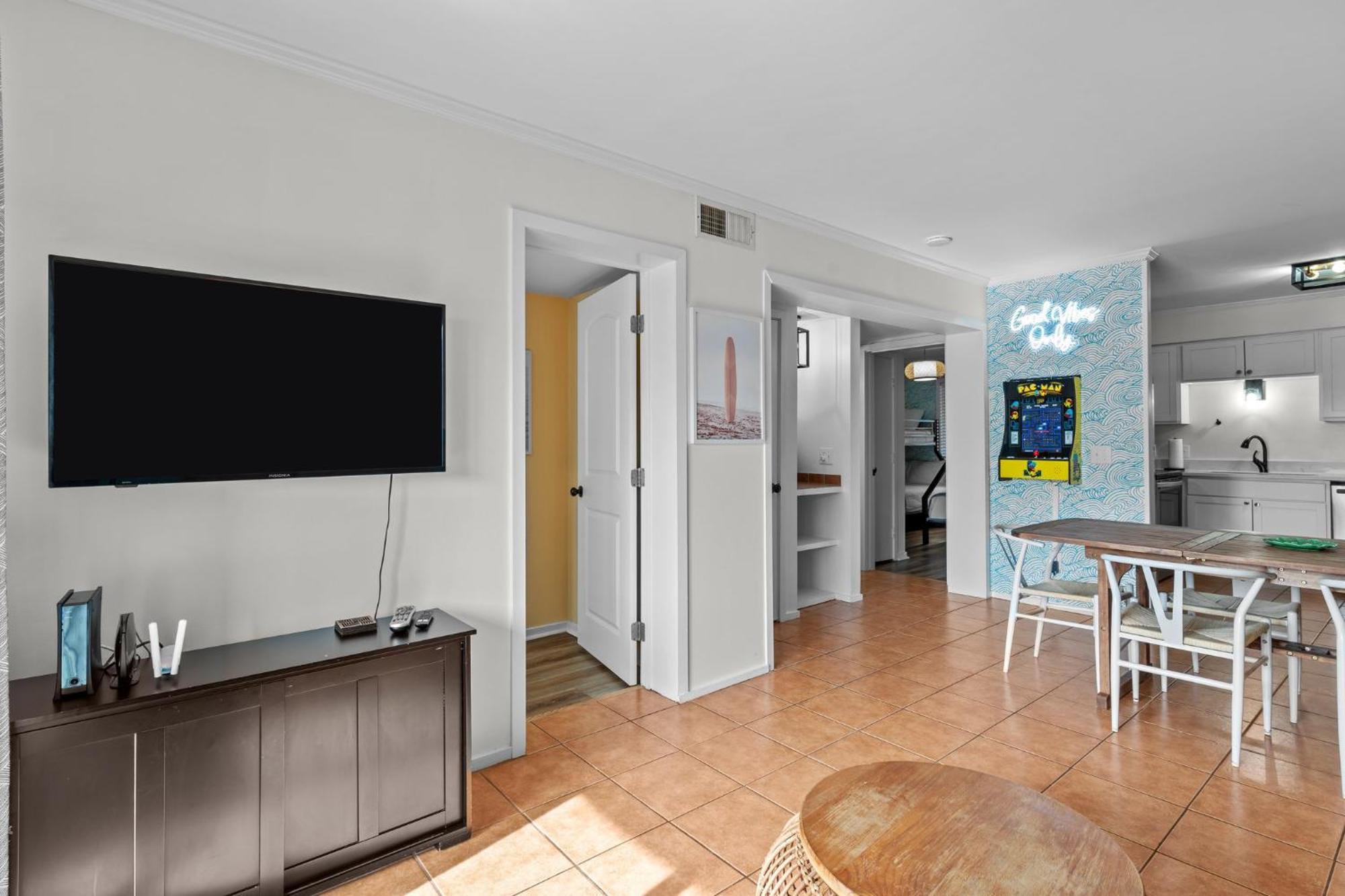 Hang Ten Hideaway, Pool, Condo, Parking - 6 Person Max Occupancy Carolina Beach Eksteriør billede