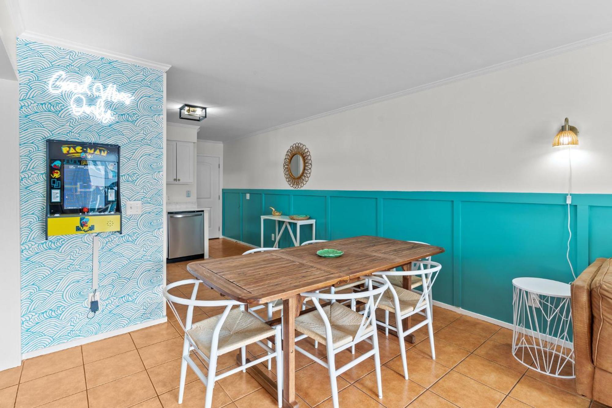 Hang Ten Hideaway, Pool, Condo, Parking - 6 Person Max Occupancy Carolina Beach Eksteriør billede