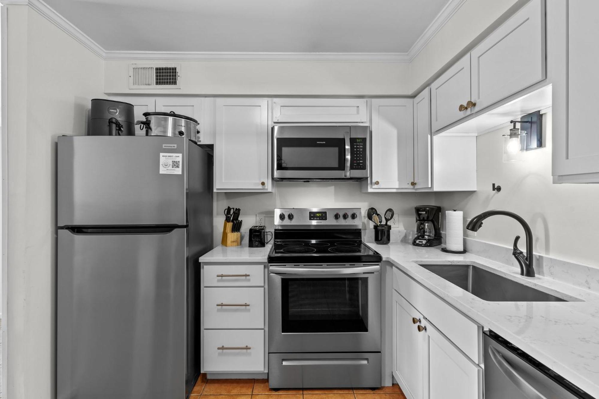 Hang Ten Hideaway, Pool, Condo, Parking - 6 Person Max Occupancy Carolina Beach Eksteriør billede