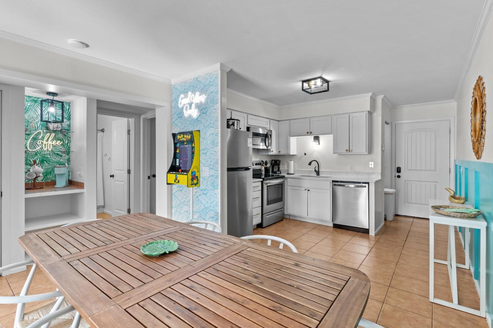 Hang Ten Hideaway, Pool, Condo, Parking - 6 Person Max Occupancy Carolina Beach Eksteriør billede