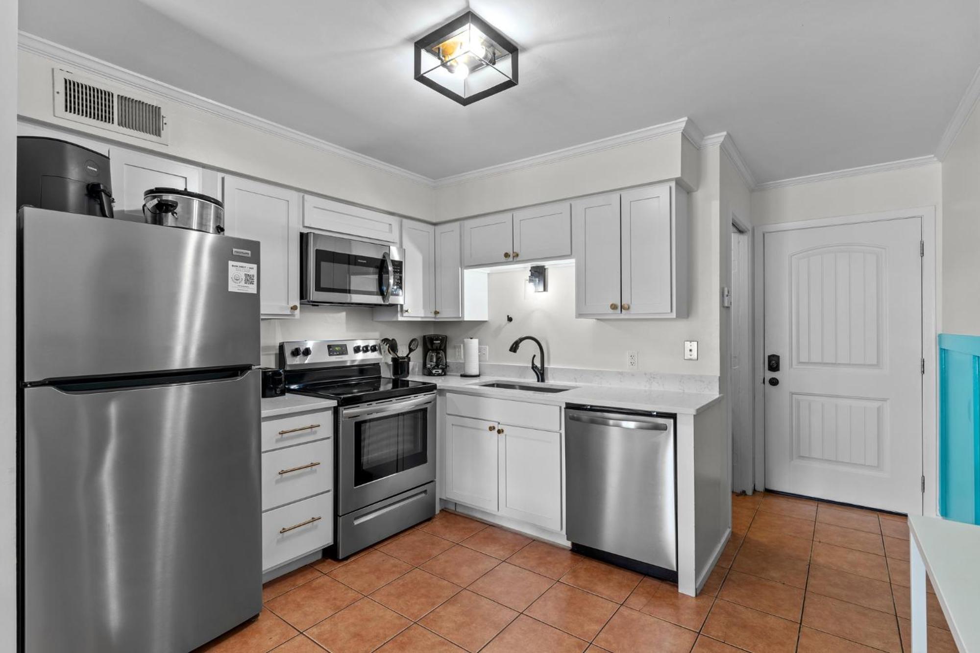 Hang Ten Hideaway, Pool, Condo, Parking - 6 Person Max Occupancy Carolina Beach Eksteriør billede